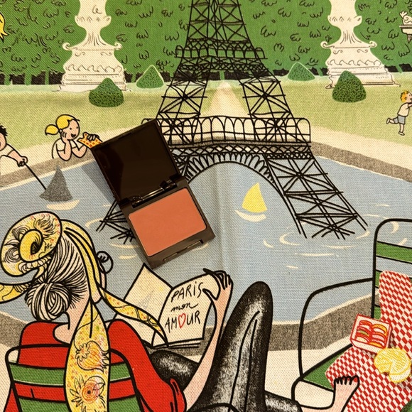 Blush - Picture 2 of 5